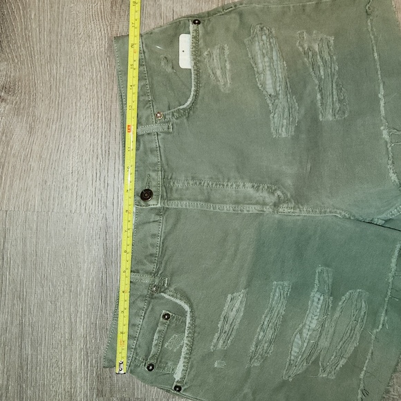 FREE PEOPLE Maggie Midrise Distressed Denim Shorts Army Green NWT Size 31 - Picture 8 of 9